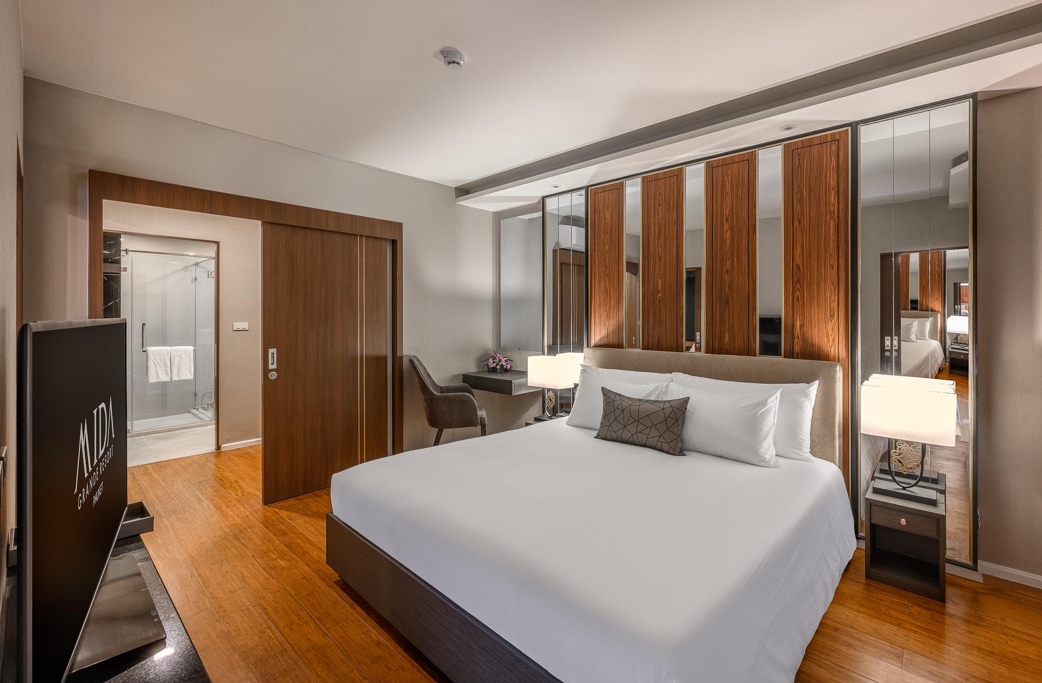 Mida Grande Resort Phuket Bagian luar foto